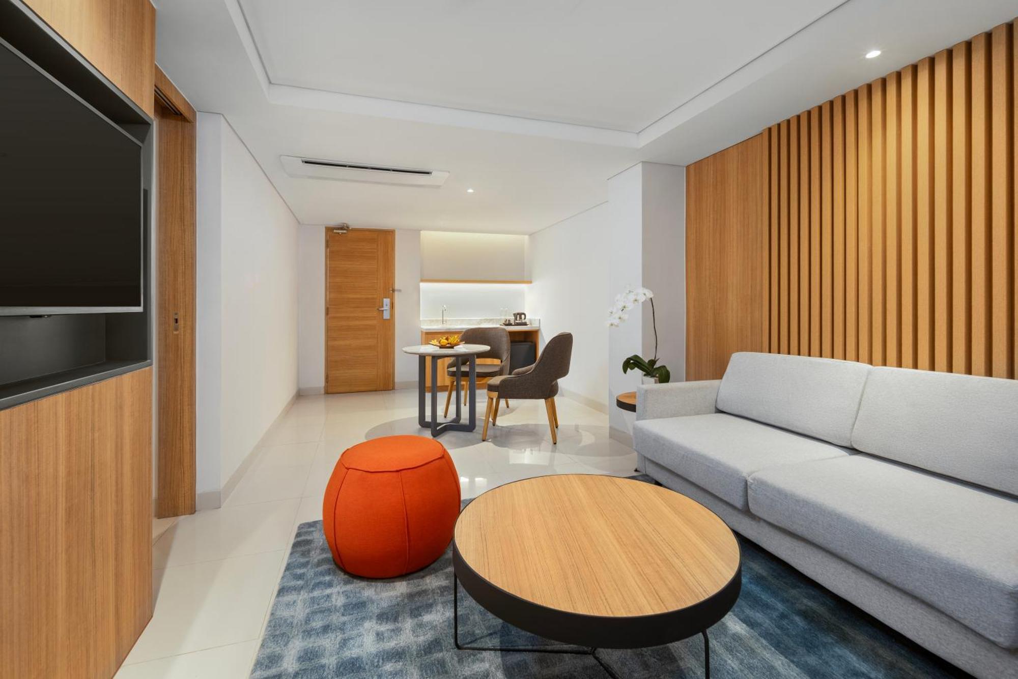 Holiday Inn Express Bali Sunset Road By Ihg Kuta Lombok Buitenkant foto