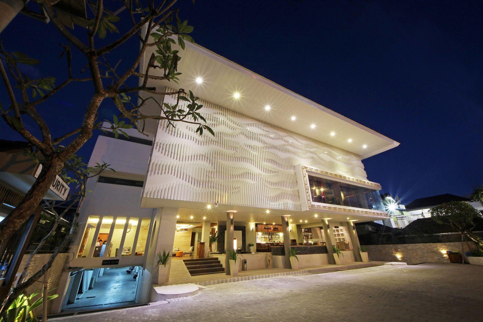 Holiday Inn Express Bali Sunset Road By Ihg Kuta Lombok Buitenkant foto