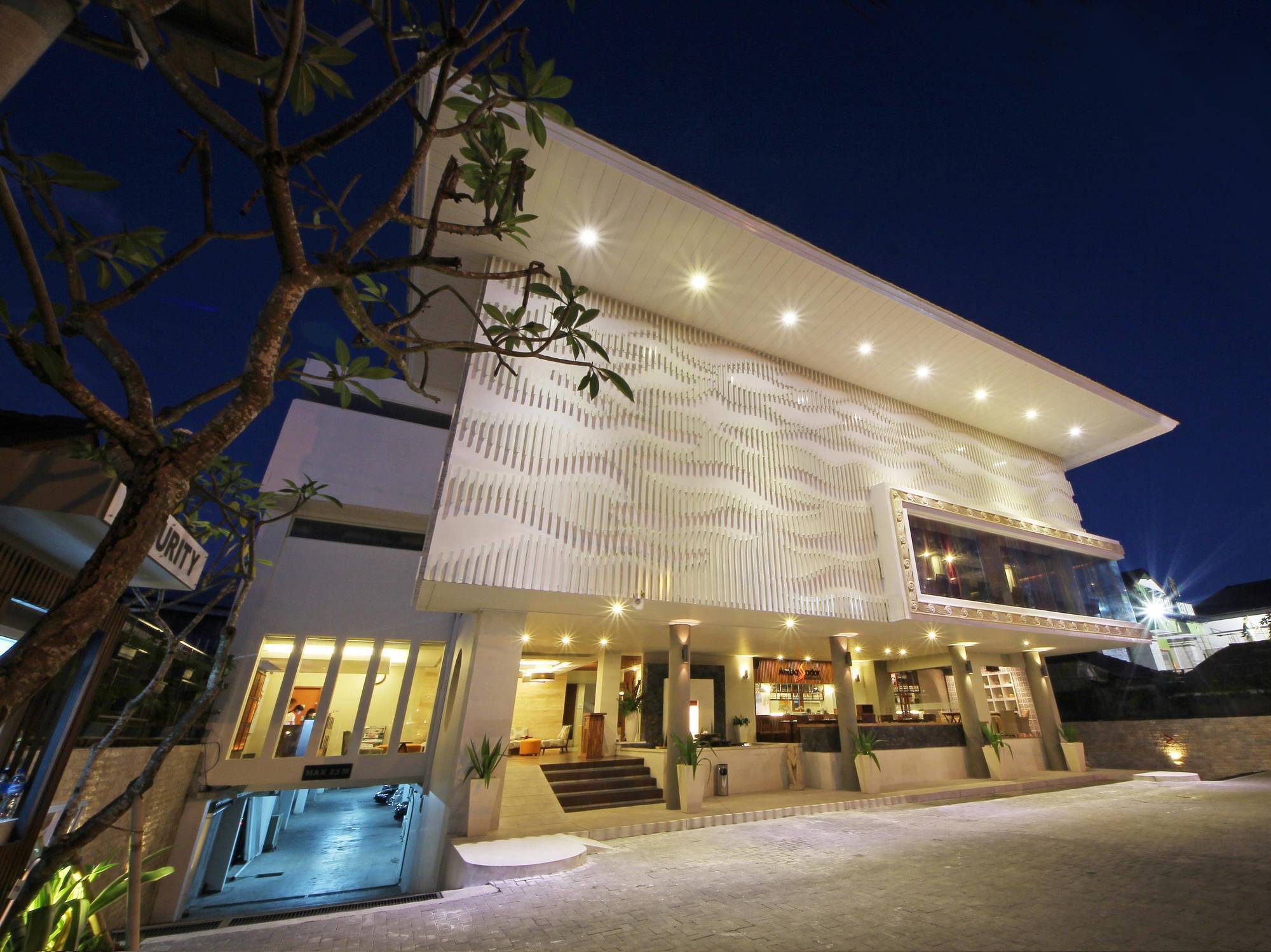 Holiday Inn Express Bali Sunset Road By Ihg Kuta Lombok Buitenkant foto