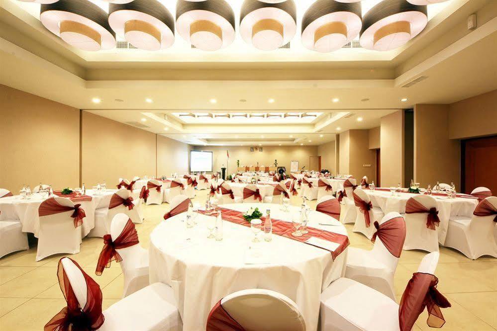 Holiday Inn Express Bali Sunset Road By Ihg Kuta Lombok Buitenkant foto